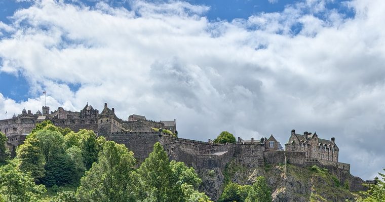 Maximizing a One-Day Cruise Stop in Edinburgh: Castles, Cobblestones, and Escaping the Crowds