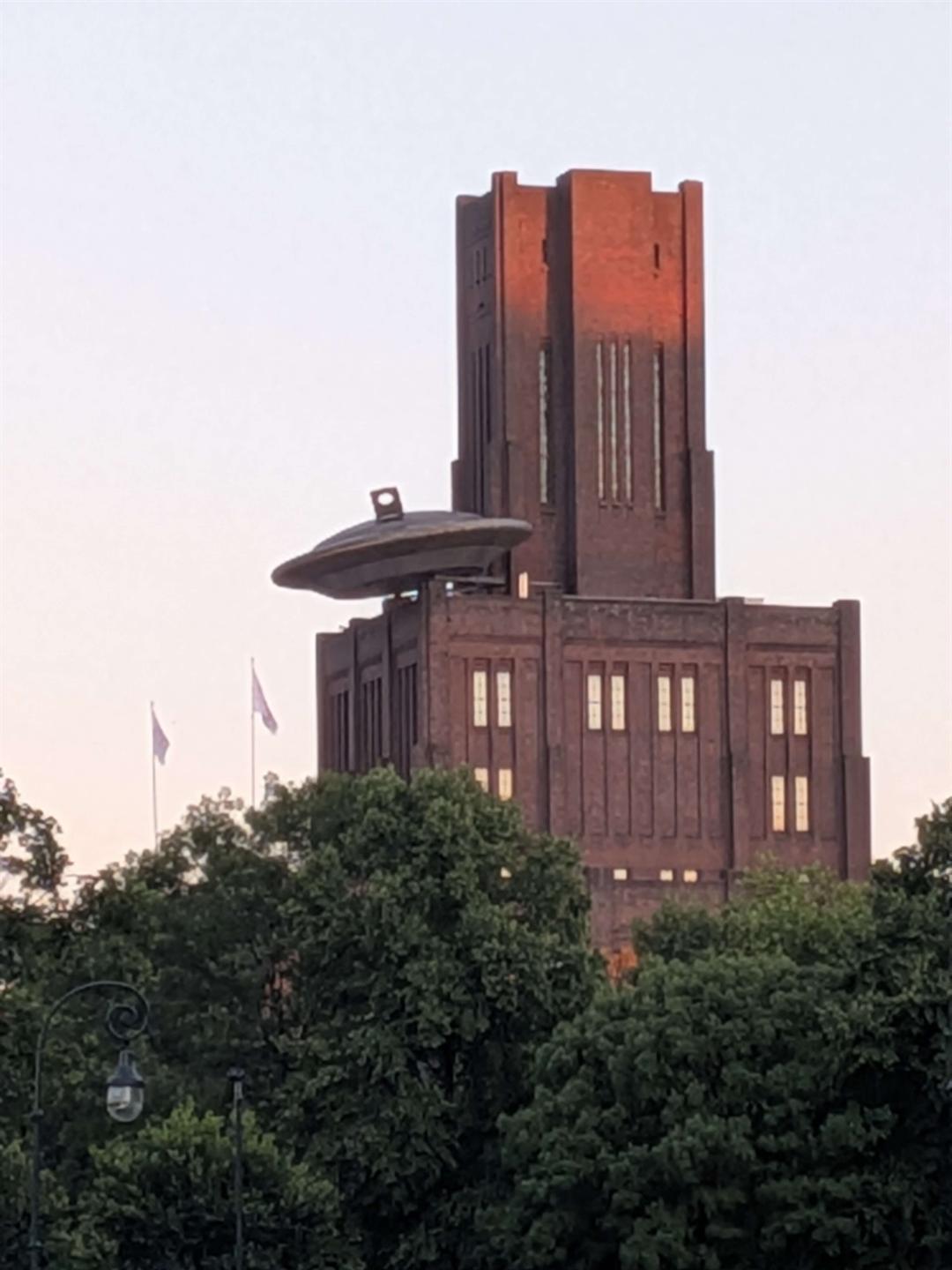 A flying saucer on a building in Utrecht